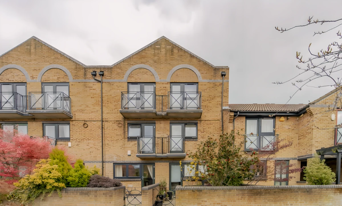 Falcon Way,  LONDON, E14 9UP 0
