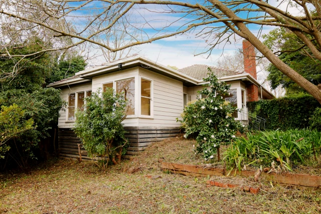 65 Russell Crescent, Doncaster East