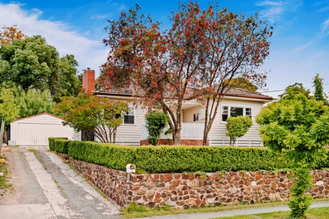4 Landen Avenue, Balwyn North