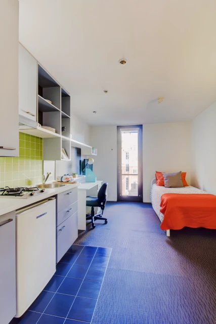 24 Barkly Place - Melbourne student accommodation - Medium Studio