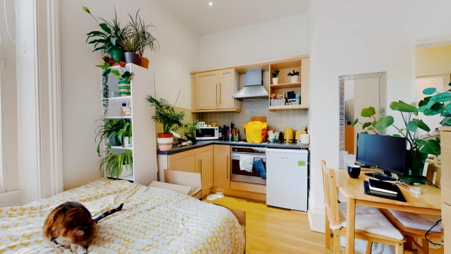 Buckland Crescent 10665# 3