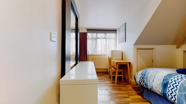 Chatsworth Road 12883# 3
