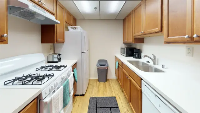 512 Veteran Ave 1