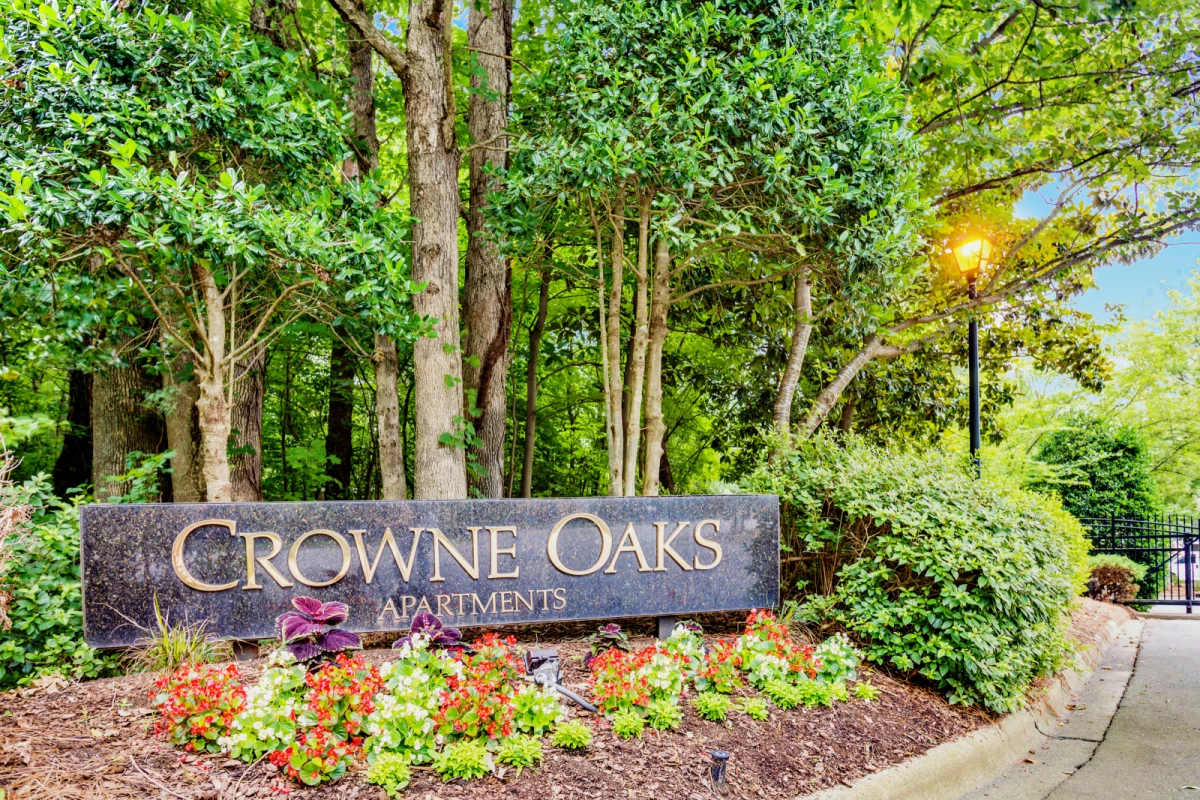 Crowne Oaks Apartments 0