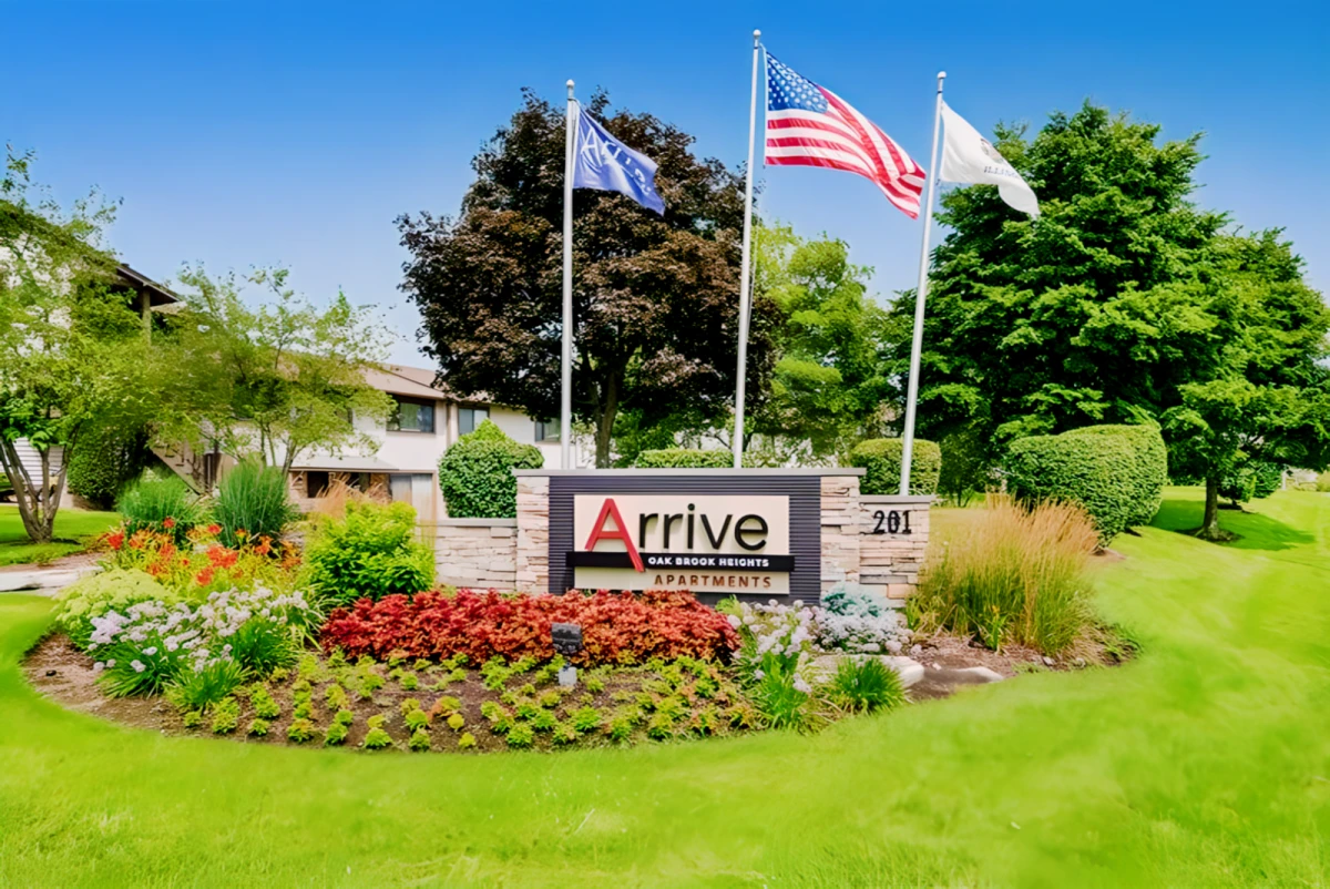 Arrive Oak Brook Heights 0