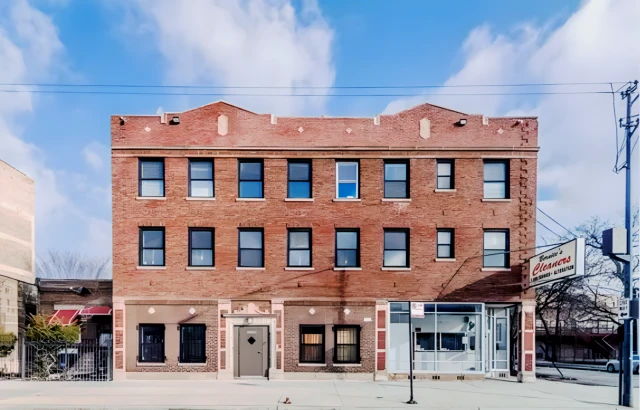 5100-04 W Madison St 2