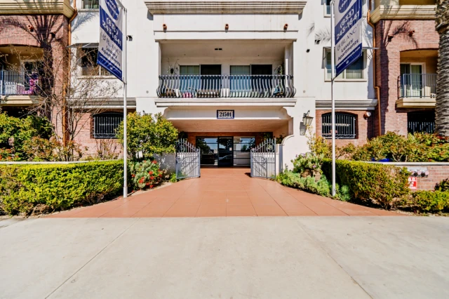 Le Blanc Apartments 2