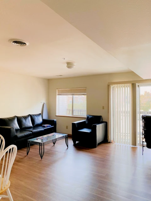 604 1/2 W Elm St 3