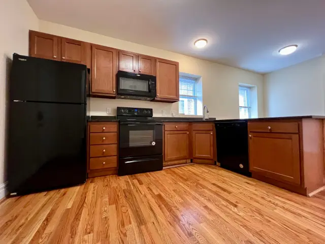 716 Newly Renovated 3 Bed-2 Bath Steps from Loop, WashU & Forest Park 4