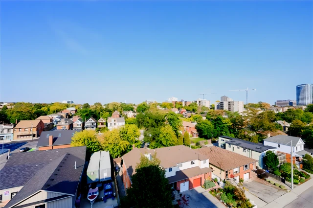 Entire Place·2B2B···101 Locke Street S 2
