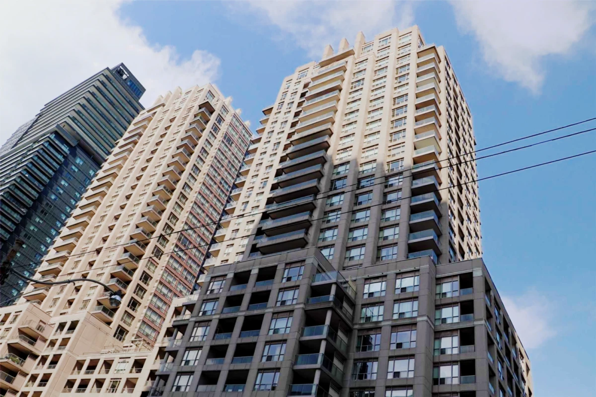 Entire Place·1B1B···909 Bay St 0