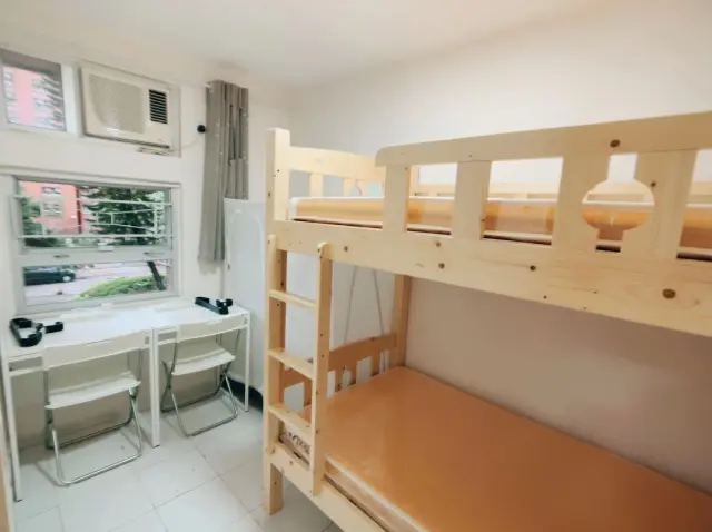 Siu Hong Court Three Bedrooms One Bathroom Phase 15 (male) 4