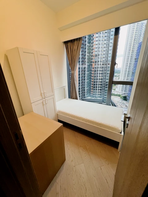 Room A2, Floor 18, Block 2, Phase 1B, NOVO LAND, Tuen Mun (female) 2