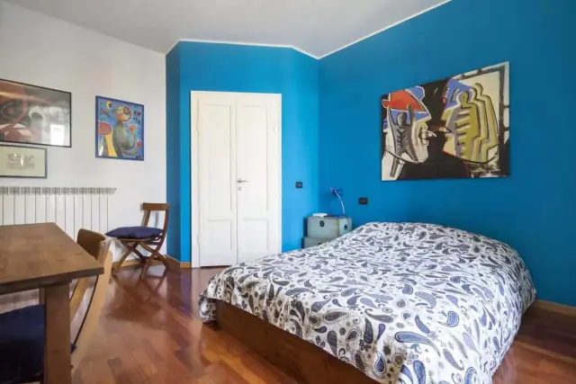Stunning apt in the design district 1