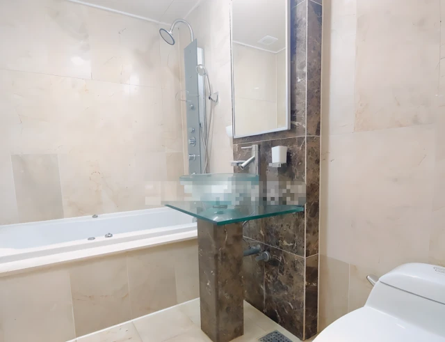 1.5 room near Apgujeongrodeo 3