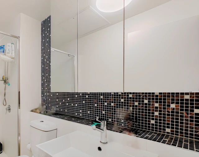 901/ 639 Lonsdale Street 3