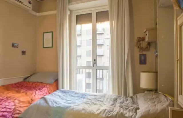 Appartamento arredato con 2 camere da letto in affitto a Greco 1