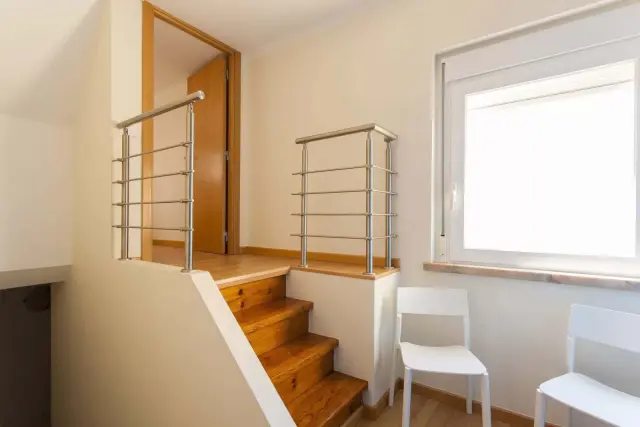 Bright  2BR Apt w/River Views &balcony in Alfama, moments from Santa Apolonia train station 3