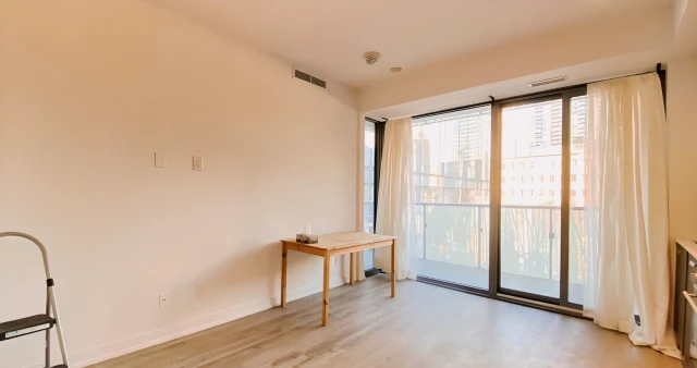 411 - 50 Charles St E 2