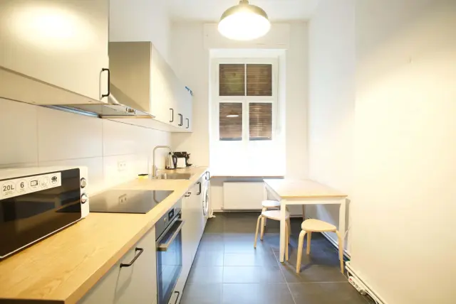Pflugerstrasse 76DE-01-060-001H 3