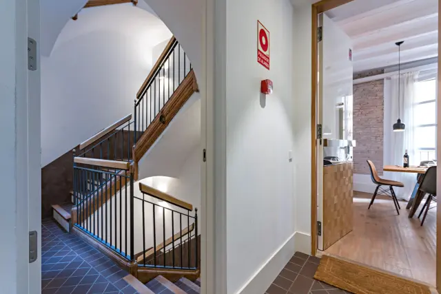 Spacious 2-bedroom apartment close to Cathedral of Barcelona 3