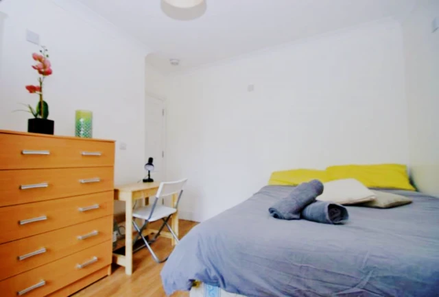 house in Ealing 4