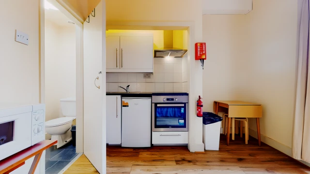 James Avenue 15900# 1
