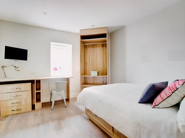 Flat R, Park View 1