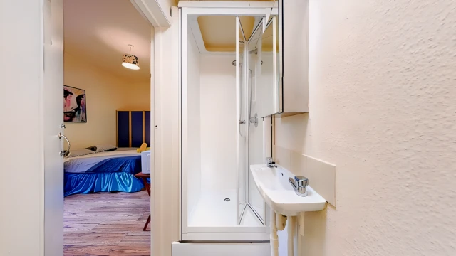 James Avenue 15900# 2