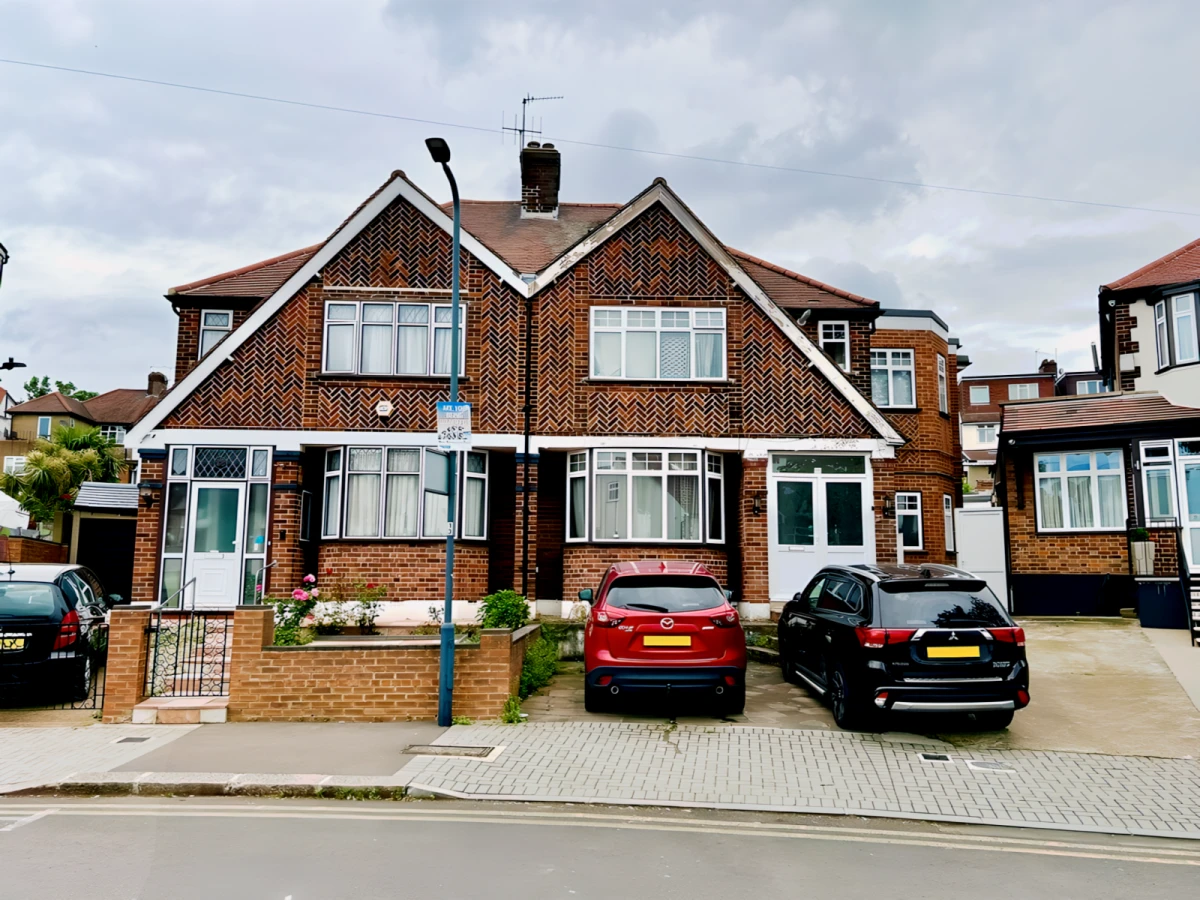 Cairnfield Avenue 15589# 0