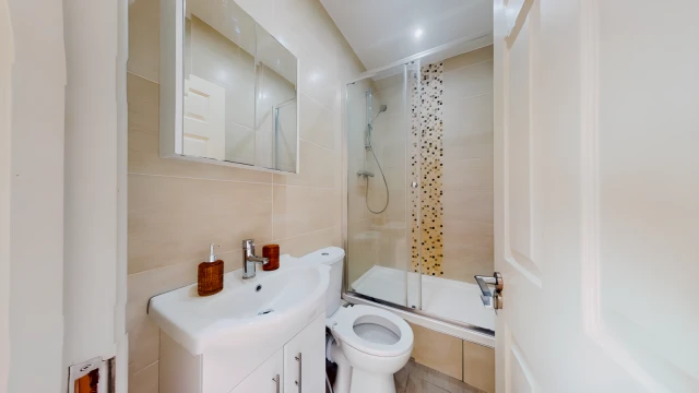 Cairnfield Avenue 15589# 4