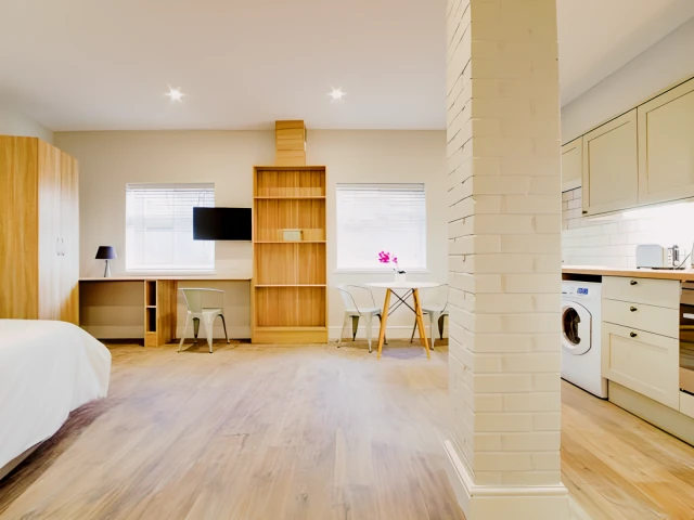 Flat Q, Park View, NG1 4GR 2