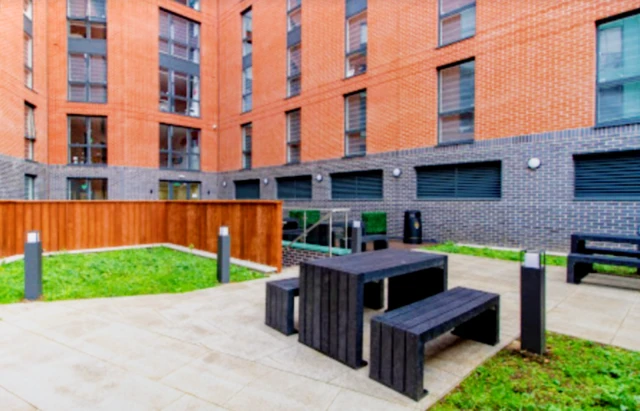residence near 33, Curzon Street 3