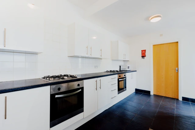 Room 3 , Cranbrook Avenue, HU6 7SP 3