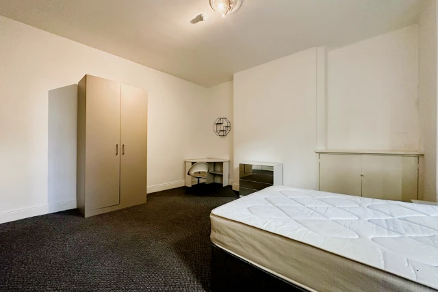 Room 6, St James Road, LE2 1HQ 1