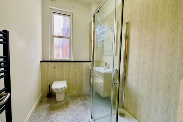 Room 6, St James Road, LE2 1HQ 2