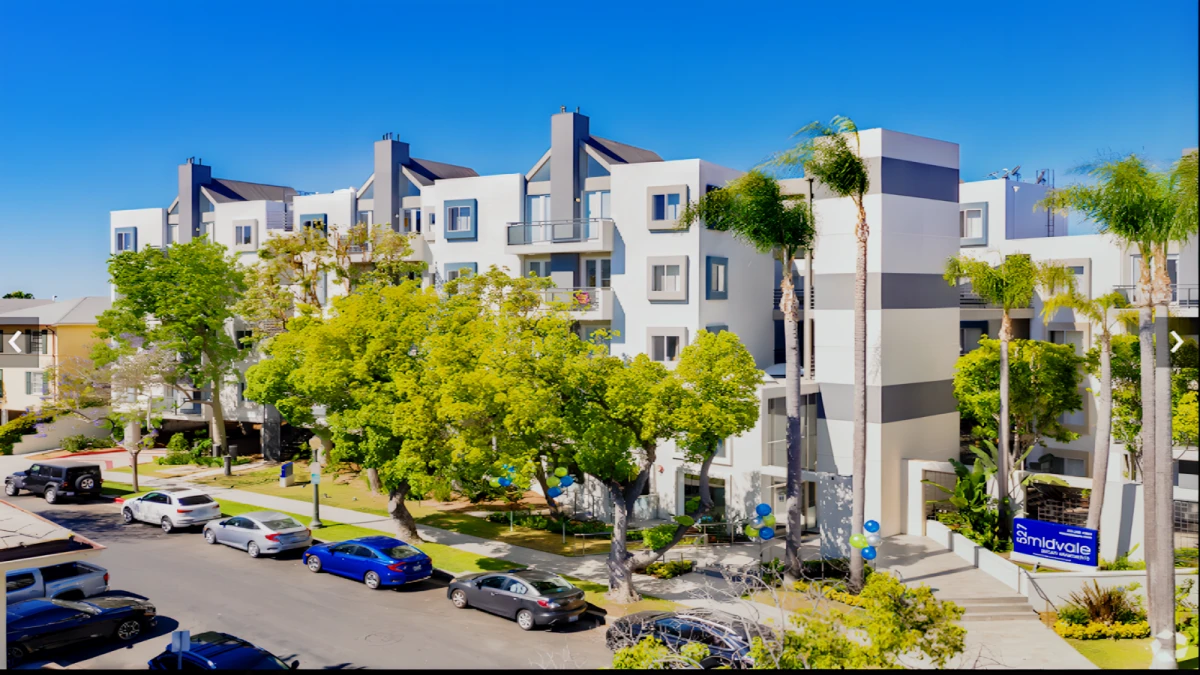 Midvale Apartments - ที่พักนักศึกษาในลอสแองเจลิส