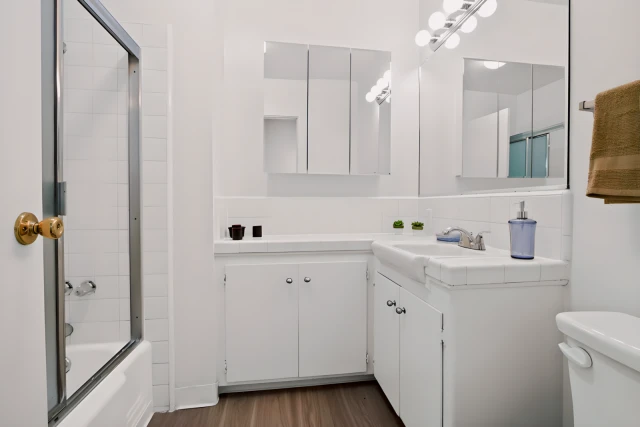 Royal Sepulveda Apartment Homes 4