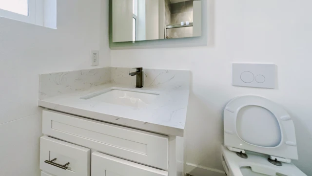 1171 1/4 W 37th Pl 4