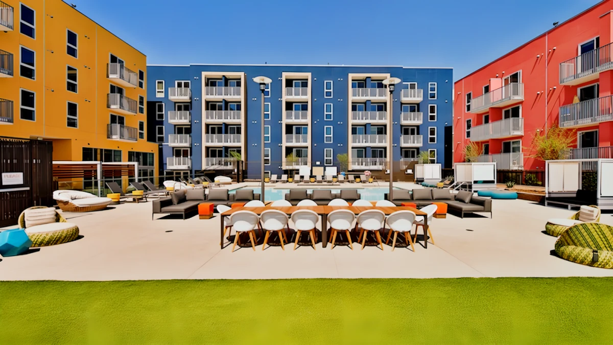La Plaza - chỗ ở sinh viên tại Los Angeles