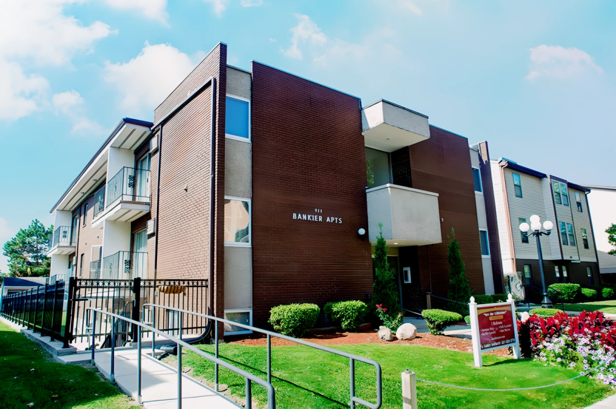 911 S Locust St Champaign IL - Champaign student accommodation