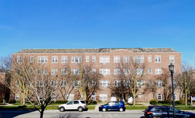 Sherman Apartments - 1940 Sherman 4