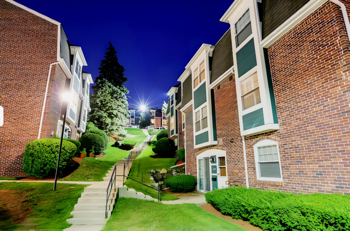 Windsor Village at Waltham - chỗ ở sinh viên tại Boston