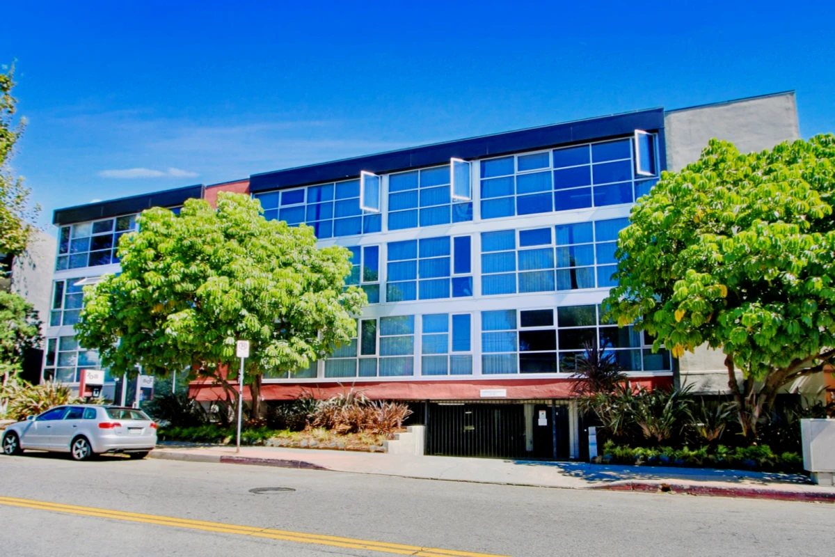 Barrington Avenue Apartment Homes 0