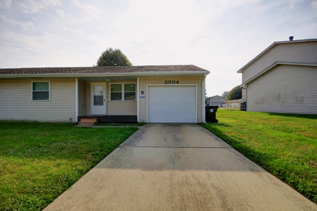 2504 Leeper Dr, Champaign, IL 61822 1