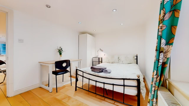 Alie Street 17518# 4