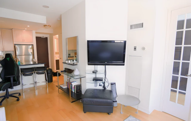 1212 - 85 Bloor St E 2