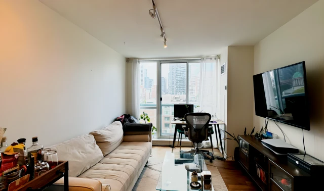 PH17 - 109 Front St E 2