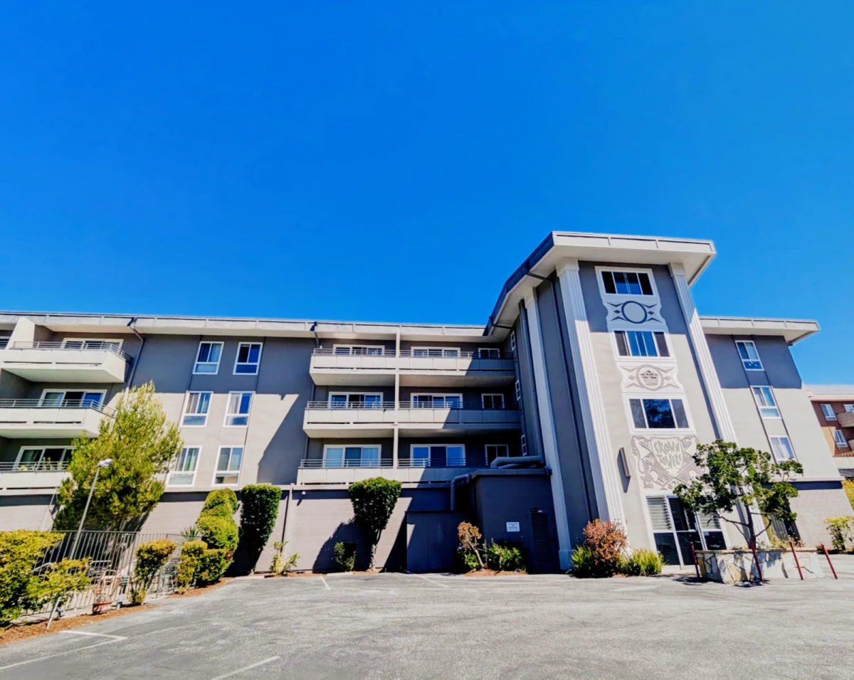 Crown Towers Apartments - San Mateo student accommodation