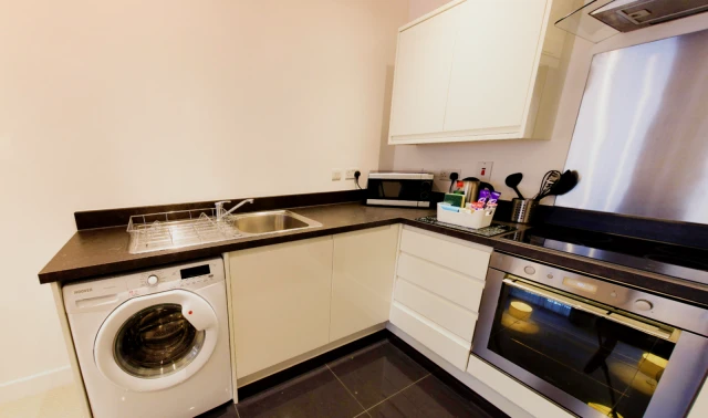 apartment near 52, Sutton Court Road 3